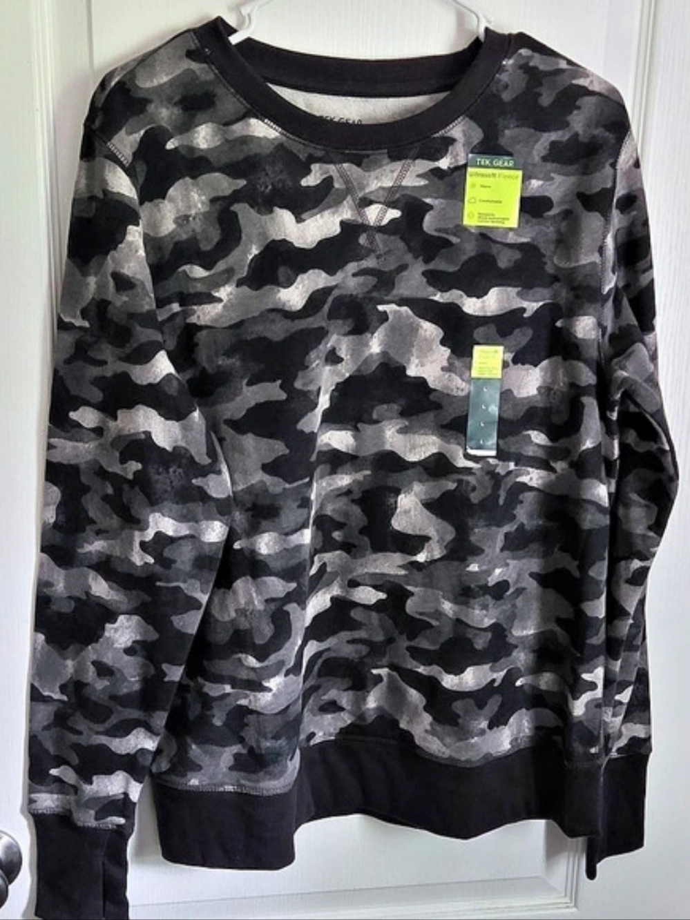 TEK GEAR Ultrasoft Fleece Crewneck Sweatshirt Camo Sweatshirt Black & Gray Large